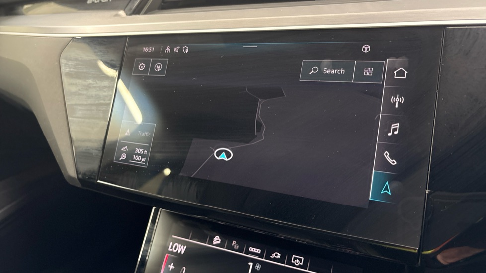 AUDI Q8 Image 12