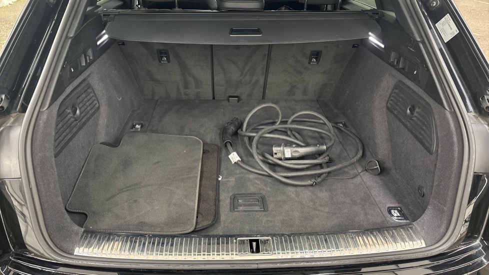 AUDI Q8 Image 15