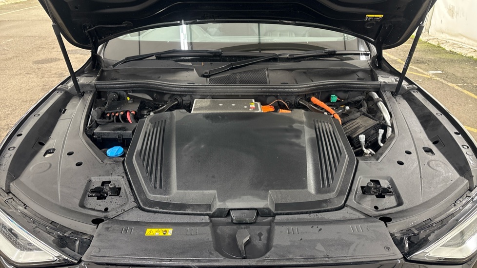 AUDI Q8 Image 16