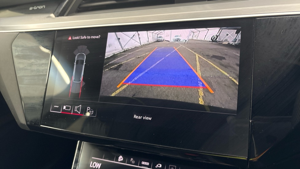 AUDI Q8 reverse camera
