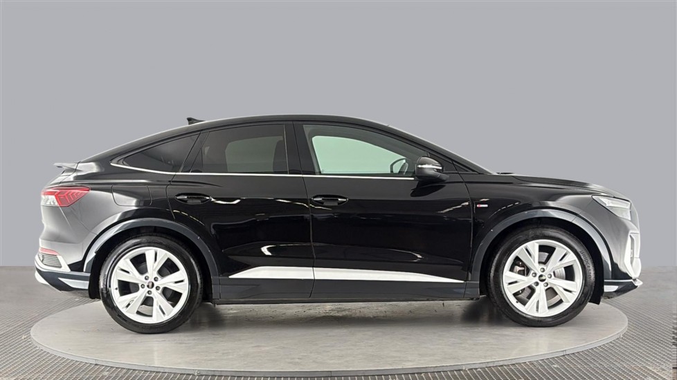 AUDI Q4 Image 6