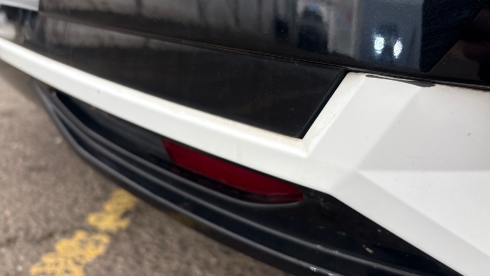 RENAULT MEGANE E-TECH Chips and scuff