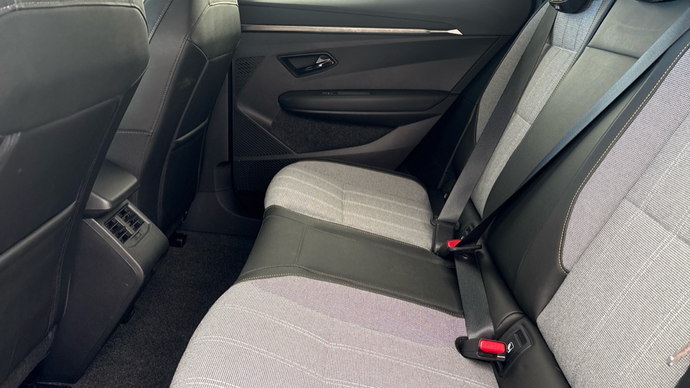 RENAULT MEGANE E-TECH Image 14