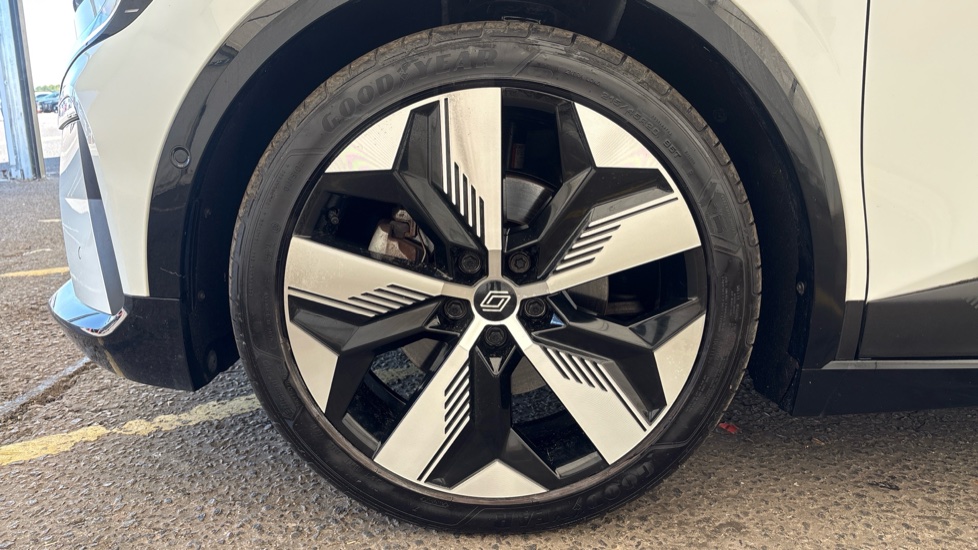 RENAULT MEGANE E-TECH Image 17