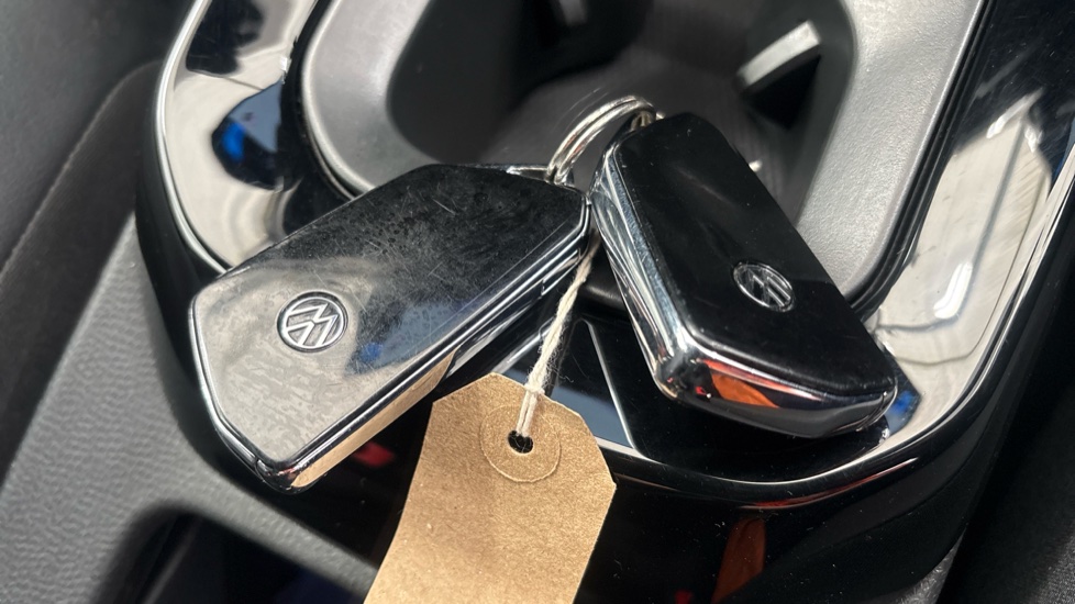 VOLKSWAGEN ID.4 2 keys