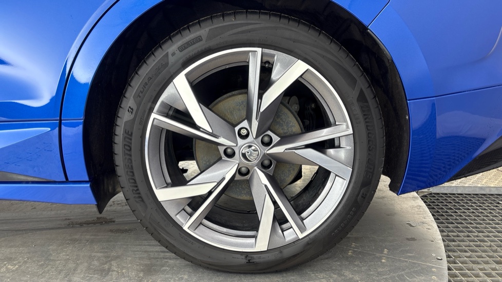 SKODA ENYAQ IV ESTATE 195kW 80x Sportline 82kWh 4x4 5dr Auto