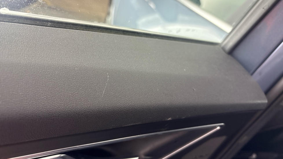 AUDI Q4 scratches