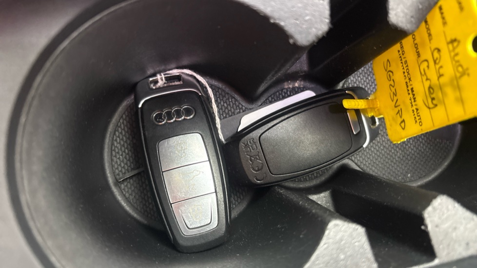 AUDI Q4 two keys