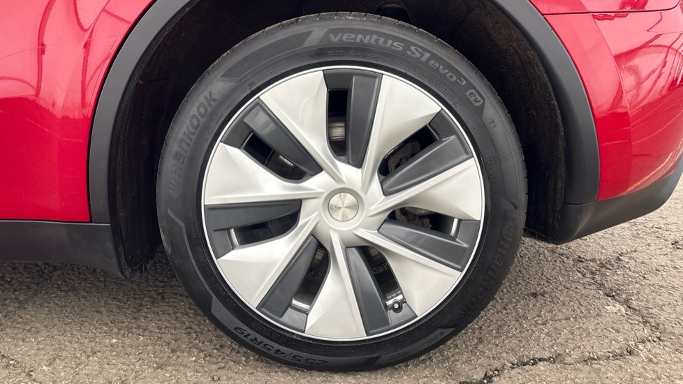 TESLA MODEL Y Image 18