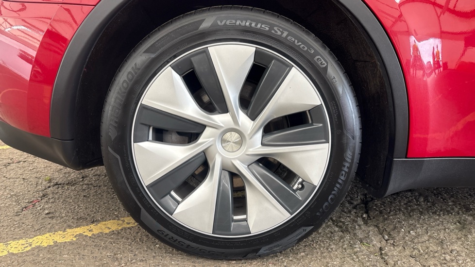 TESLA MODEL Y Image 19