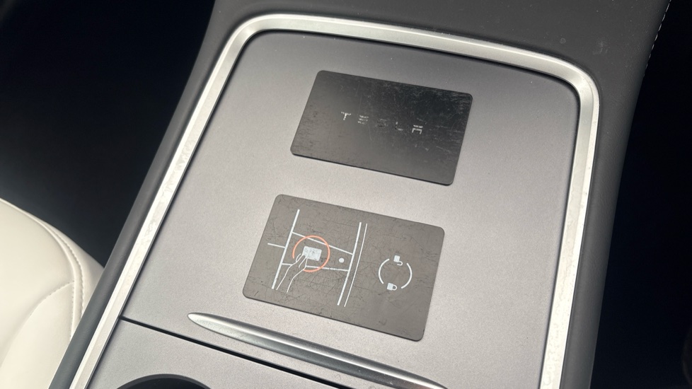 TESLA MODEL Y 2 keys available