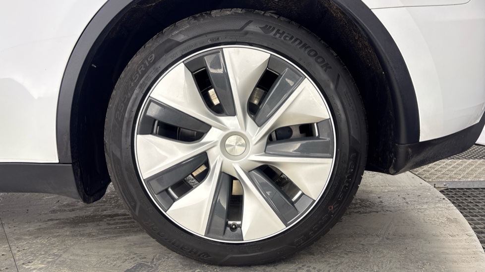 TESLA MODEL Y HATCHBACK Long Range AWD 5dr Auto