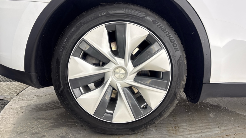 TESLA MODEL Y HATCHBACK Long Range AWD 5dr Auto