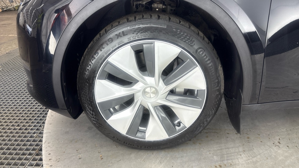 TESLA MODEL Y HATCHBACK Long Range AWD 5dr Auto