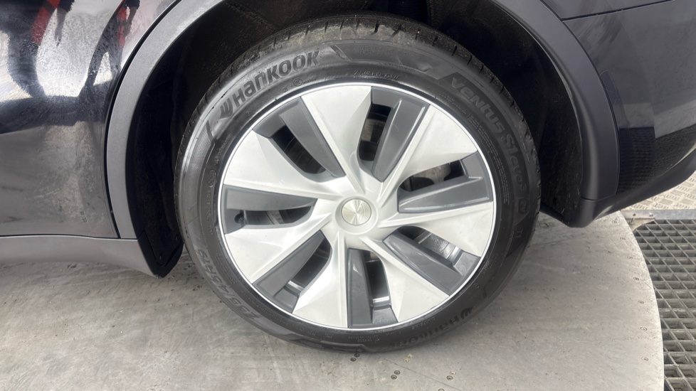 TESLA MODEL Y HATCHBACK Long Range AWD 5dr Auto