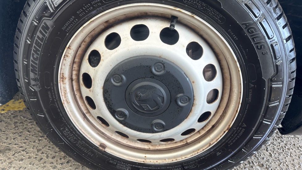 VAUXHALL VIVARO-E LIFE corrosion