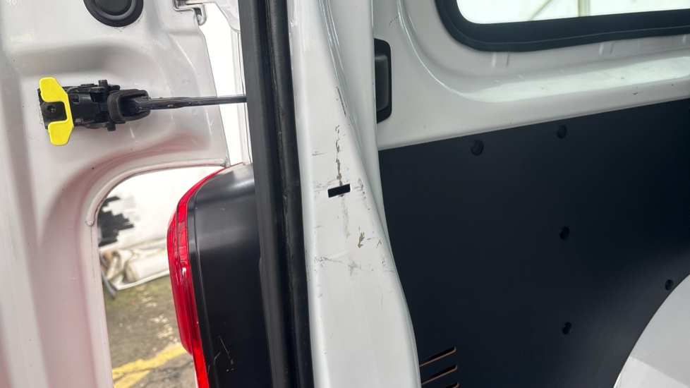VAUXHALL VIVARO-E LIFE scuff