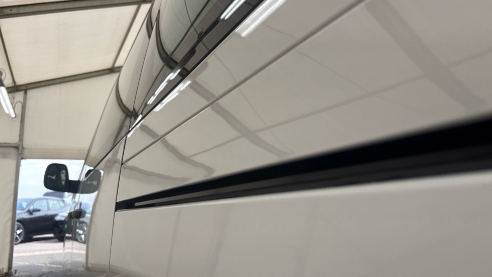 VAUXHALL VIVARO-E LIFE dent
