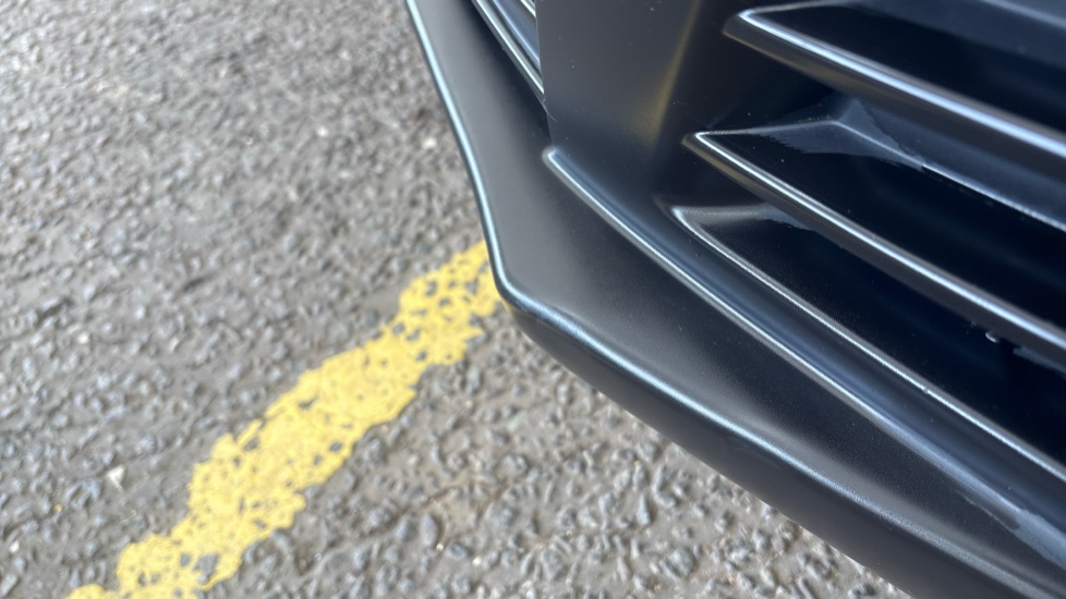 VAUXHALL VIVARO-E LIFE dent