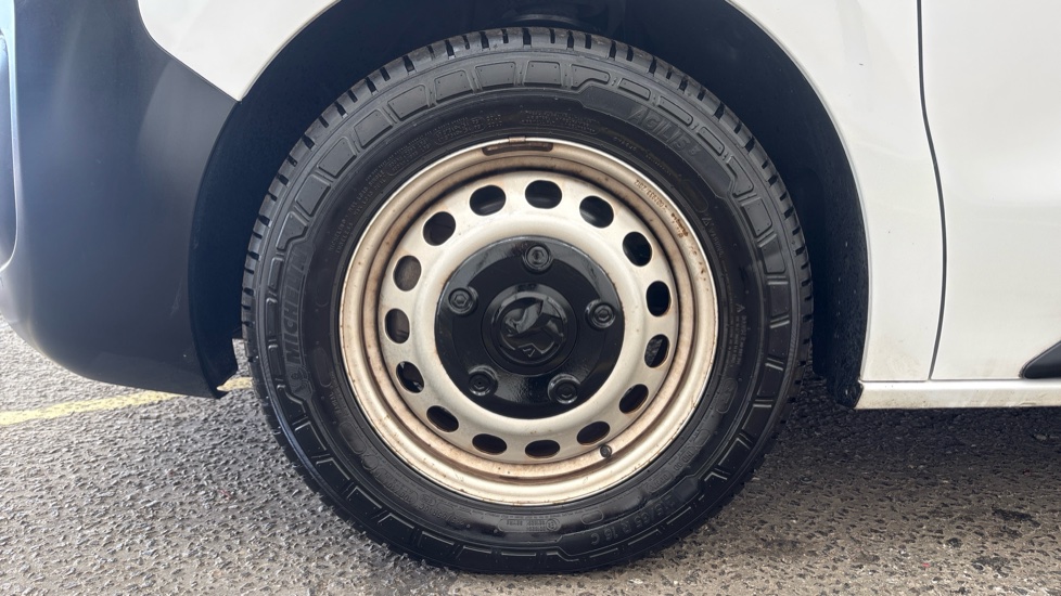 VAUXHALL VIVARO-E LIFE Image 17