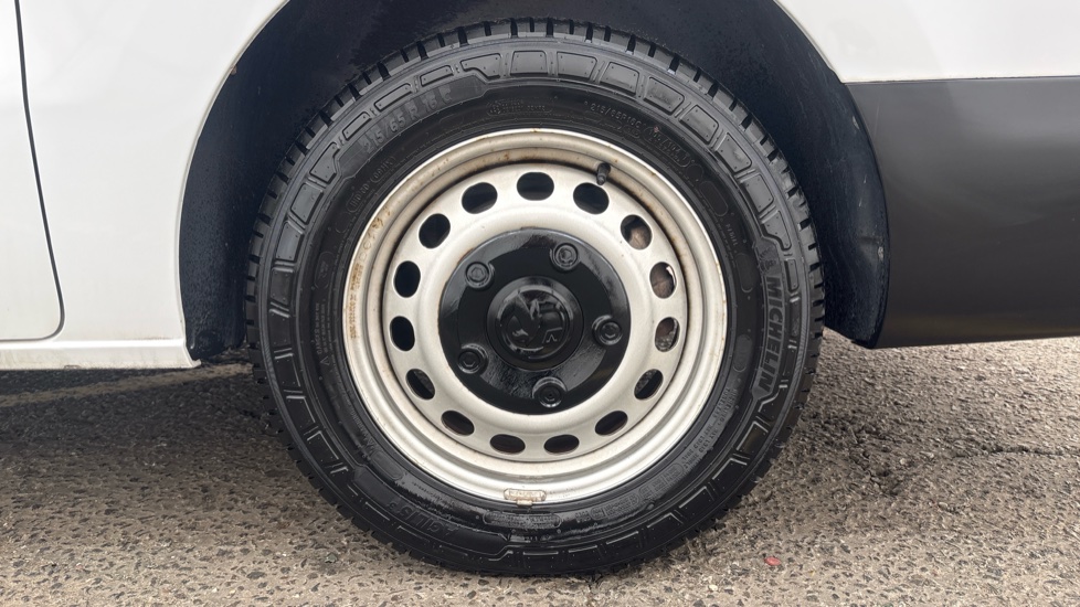VAUXHALL VIVARO-E LIFE Image 18
