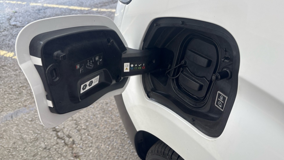 VAUXHALL VIVARO-E LIFE Image 22