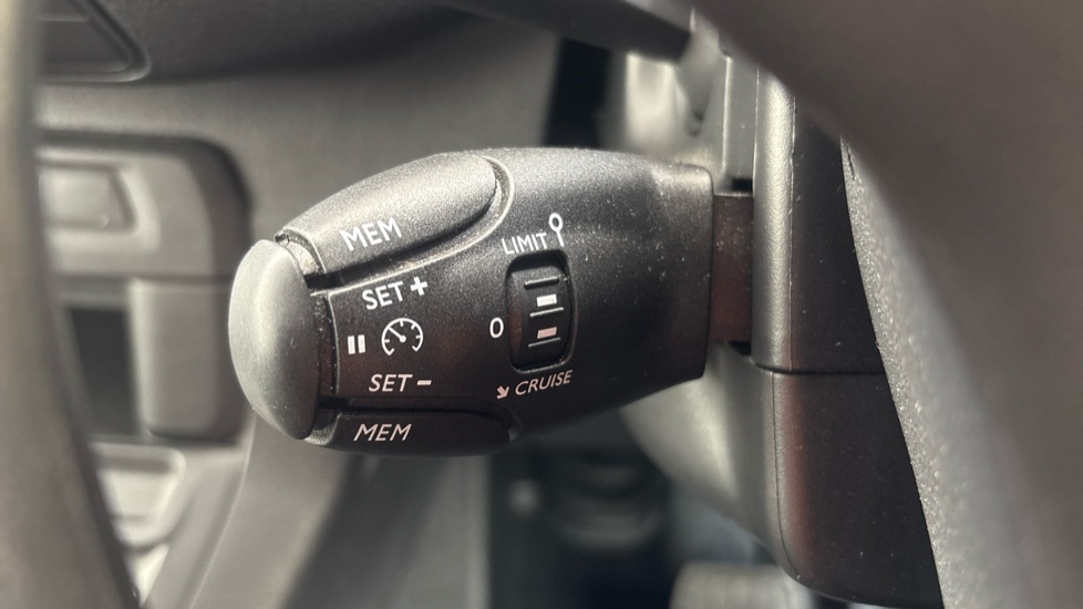 VAUXHALL VIVARO-E LIFE Cruise control
