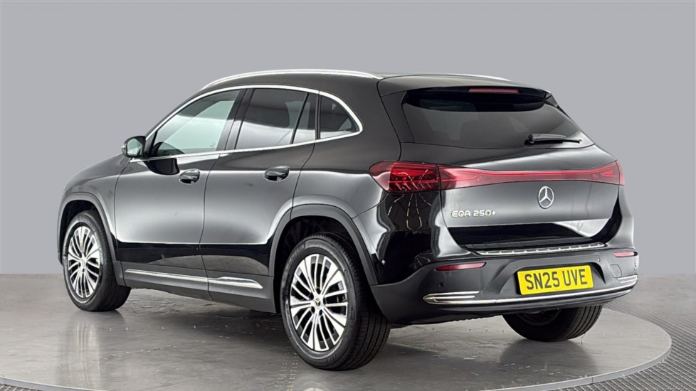 MERCEDES EQA Image 3