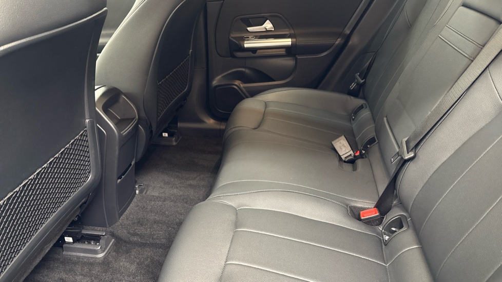 MERCEDES EQA Image 14
