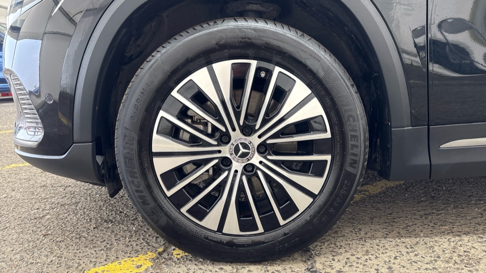 MERCEDES EQA Image 17