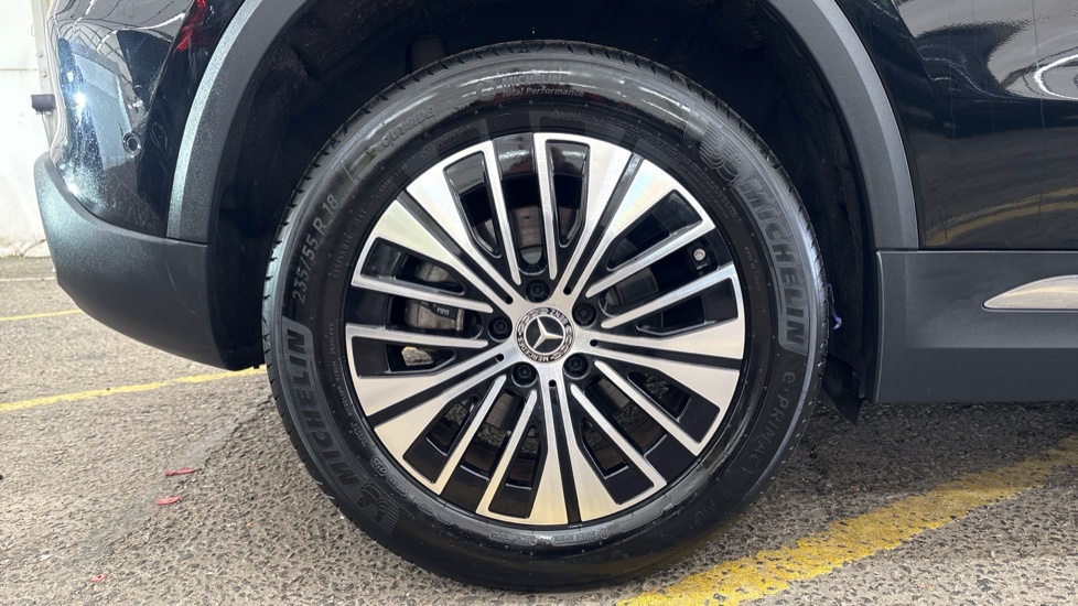 MERCEDES EQA Image 19