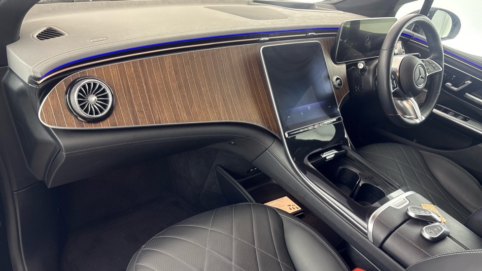 MERCEDES EQE Image 10
