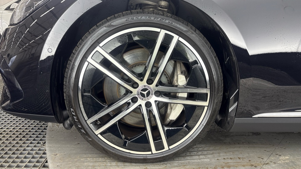 MERCEDES EQE Image 17