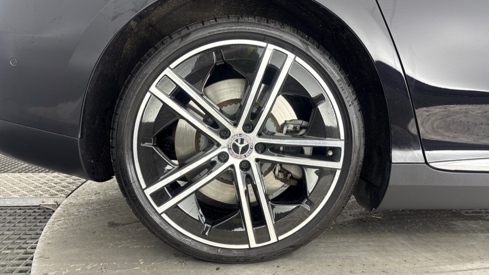 MERCEDES EQE Image 19