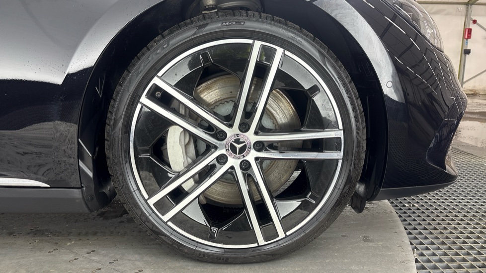 MERCEDES EQE Image 20