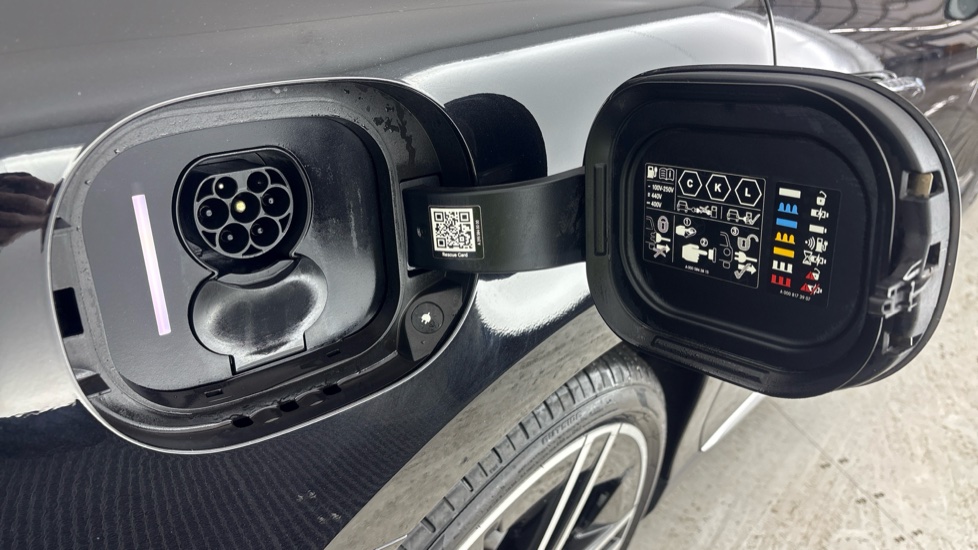 MERCEDES EQE Image 21