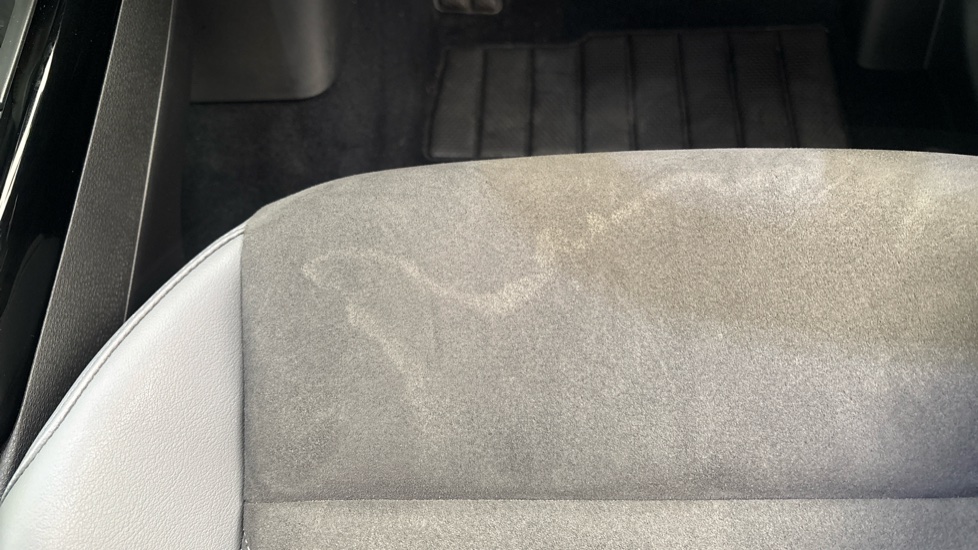 VOLKSWAGEN ID.4 Stained