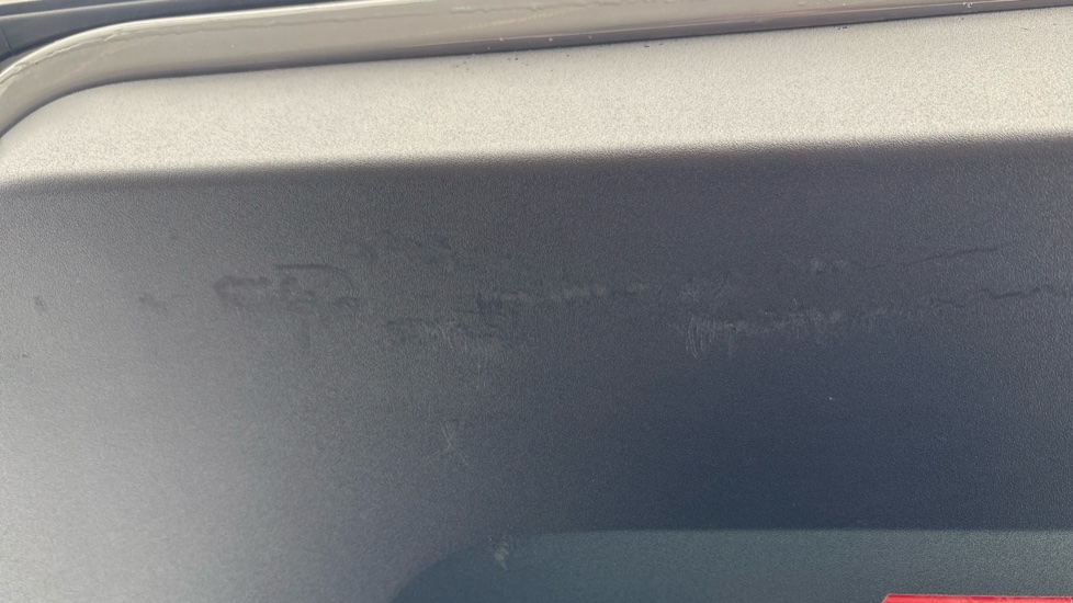 VOLKSWAGEN ID.4 scuff