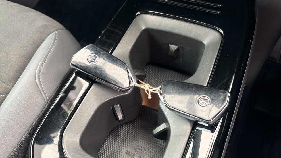 VOLKSWAGEN ID.4 2 keys available