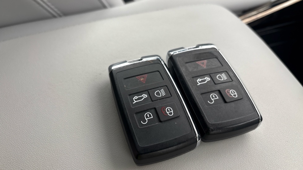 LAND ROVER RANGE ROVER SPORT two keys