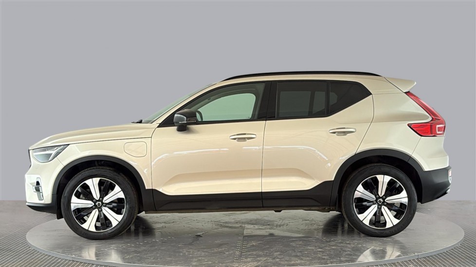 VOLVO XC40 Image 2