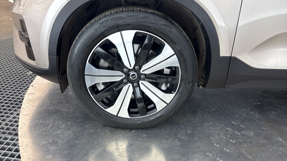 VOLVO XC40 Image 17