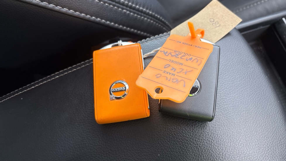VOLVO XC40 two keys
