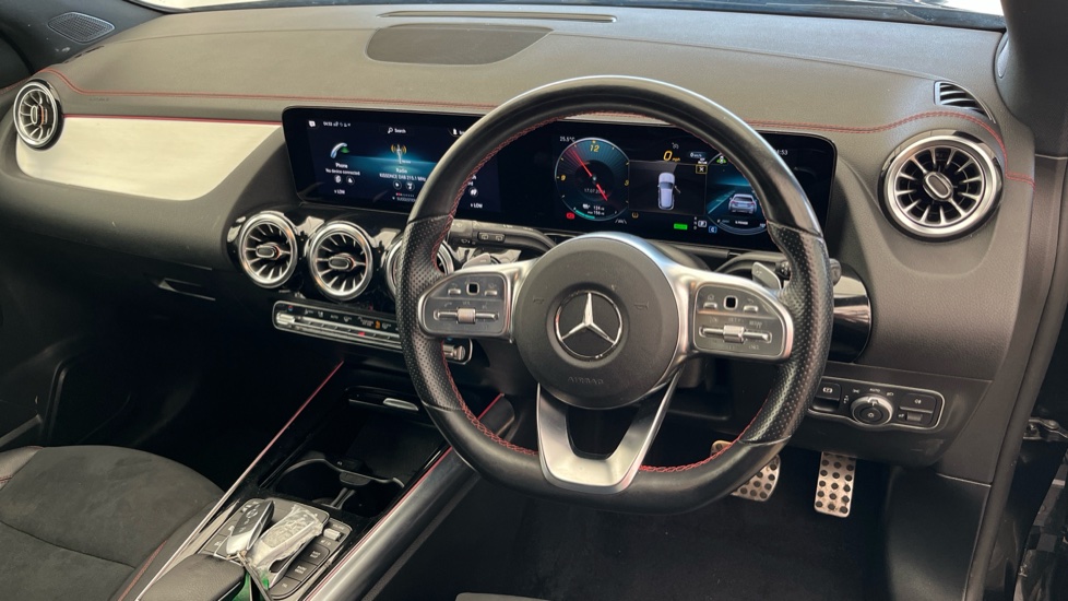 MERCEDES EQA Image 9