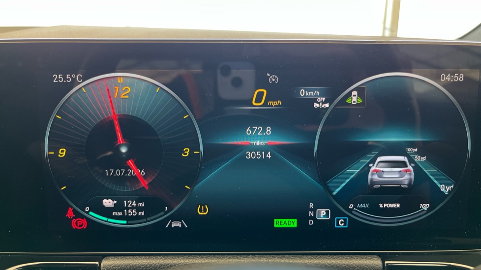 MERCEDES EQA Image 13
