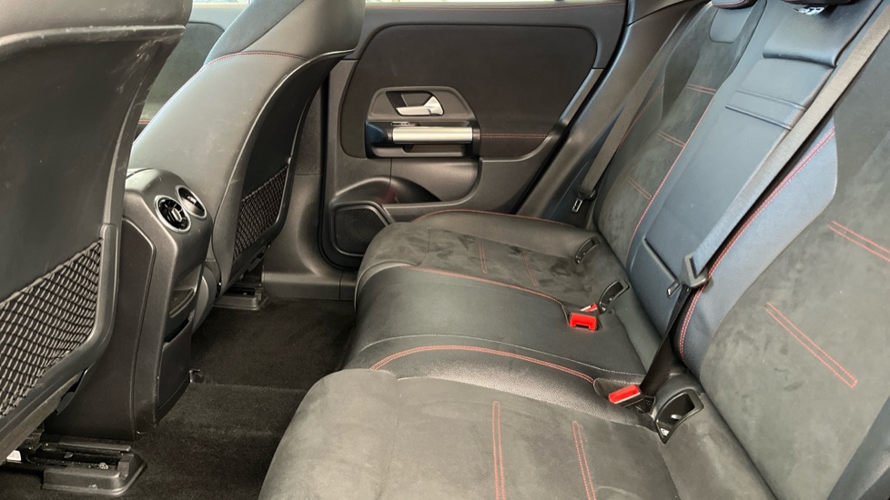 MERCEDES EQA Image 14