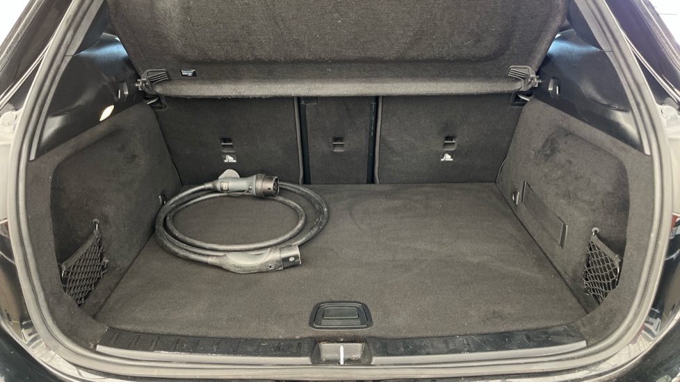 MERCEDES EQA Image 15