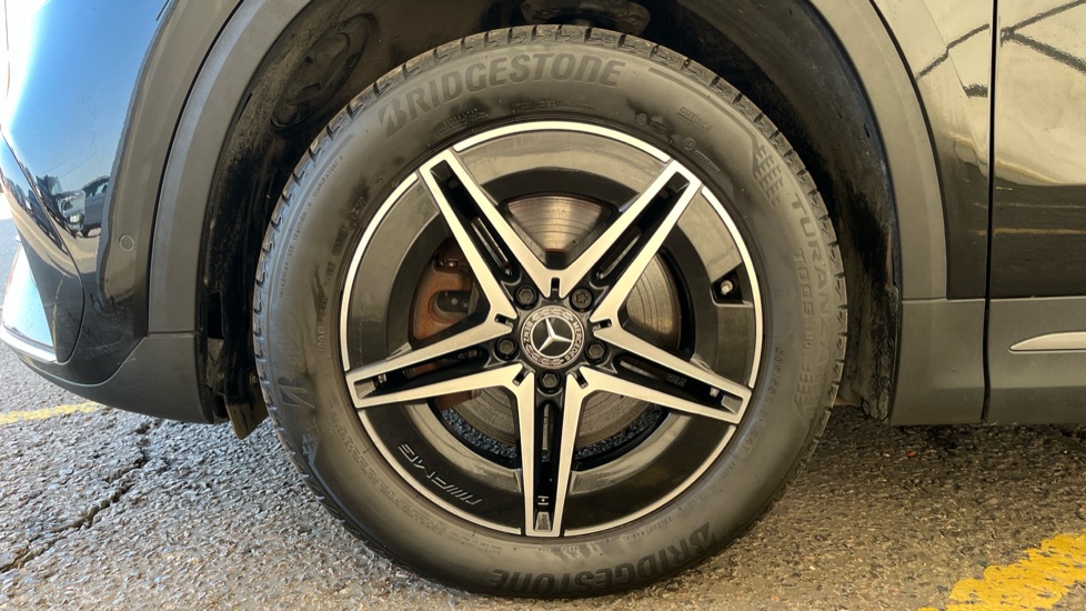 MERCEDES EQA Image 17