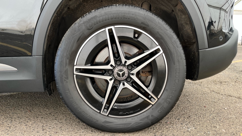 MERCEDES EQA Image 18