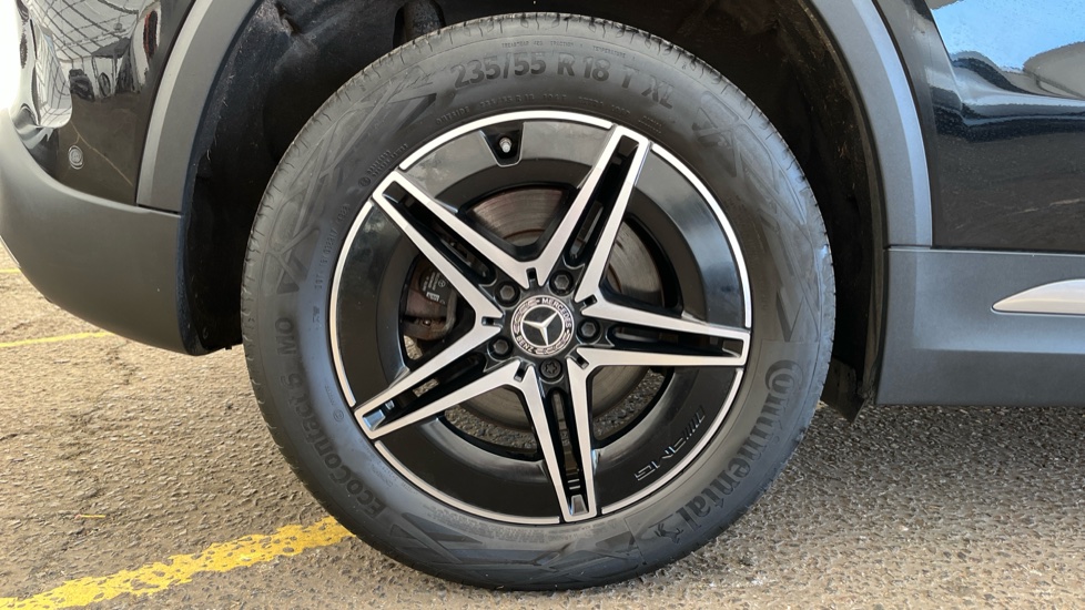 MERCEDES EQA Image 19